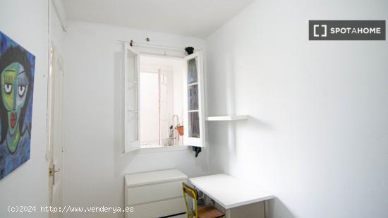 Elegante habitación con cómoda en el apartamento de 5 dormitorios, Poblenou - BARCELONA