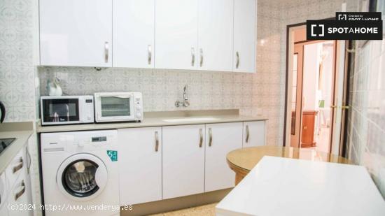 Habitaciones en alquiler en apartamento de 4 dormitorios en Valencia. - VALENCIA