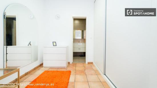 Vivienda con escritorio en piso compartido, Eixample. - VALENCIA