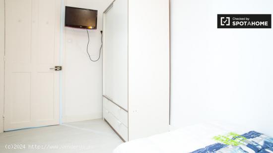 Habitación vibrante en un apartamento de 3 dormitorios, Indautxu - VIZCAYA