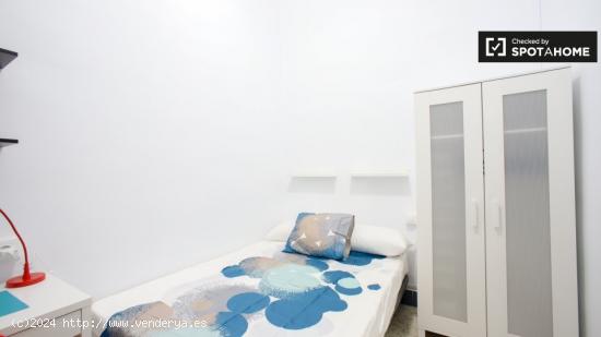 Habitación ordenada en el apartamento de 10 dormitorios en Ciutat Vella - VALENCIA