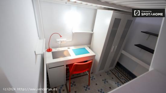 Acogedora habitación en apartamento de 10 habitaciones en Ciutat Vella. - VALENCIA