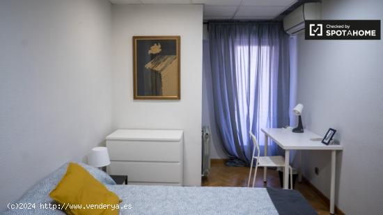 Habitaciones en piso de 5 dormitorios en Valencia - VALENCIA