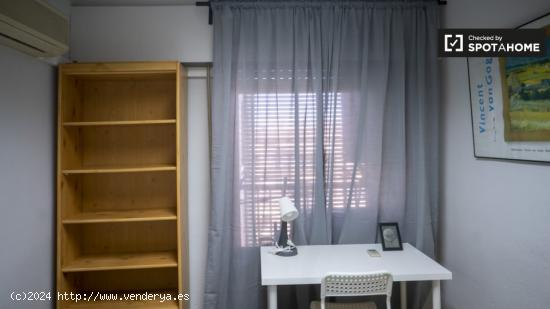 Habitaciones en piso de 5 dormitorios en Valencia - VALENCIA