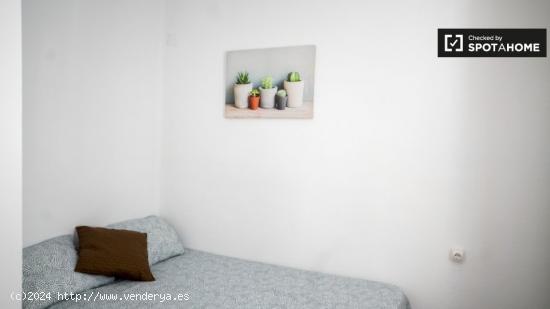 Habitaciones en alquiler en apartamento de 4 dormitorios en Valencia. - VALENCIA