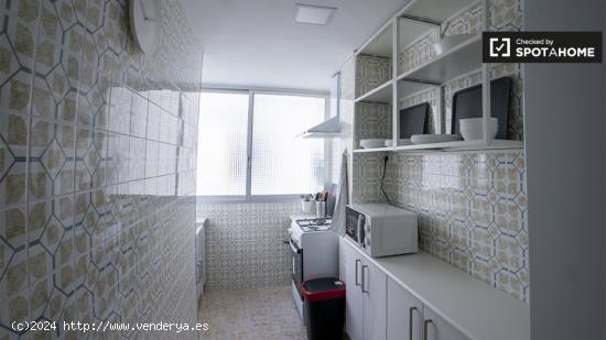 Habitaciones en alquiler en apartamento de 4 dormitorios en Valencia. - VALENCIA