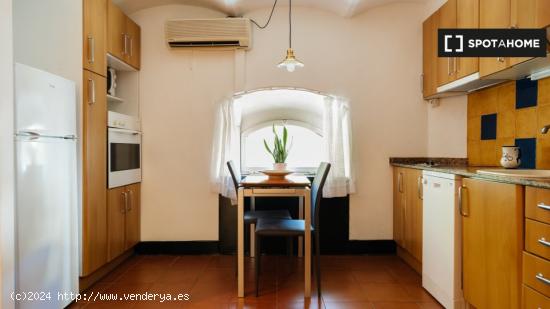 Apartamento entero de 2 dormitorios en Barcelona. - BARCELONA