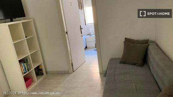 Alquiler de habitaciones en apartamento de 5 dormitorios en Rascanya, Valencia - VALENCIA