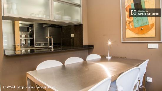 Elegante apartamento de tres dormitorios con piscina en la azotea - BARCELONA