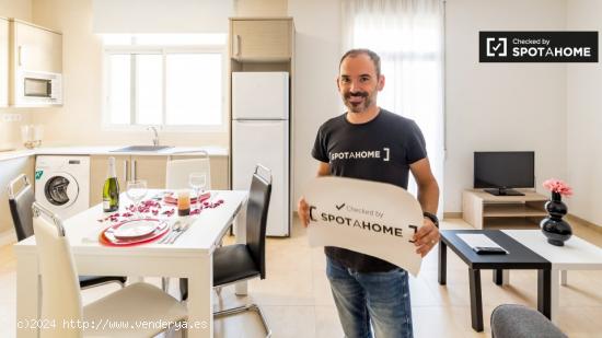 Apartamento de 2 dormitorios con aire acondicionado y balcón para alquilar en Camins al Grau - VALE