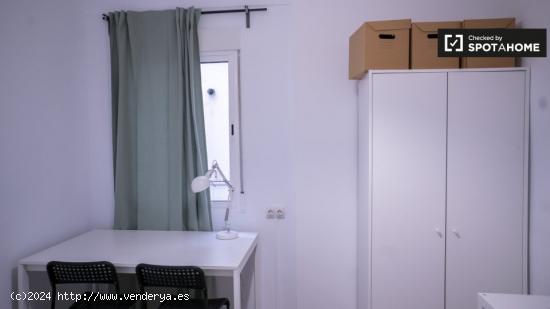 Alquiler de habitaciones en piso de 6 dormitorios en Camins Al Grau, Valencia - VALENCIA