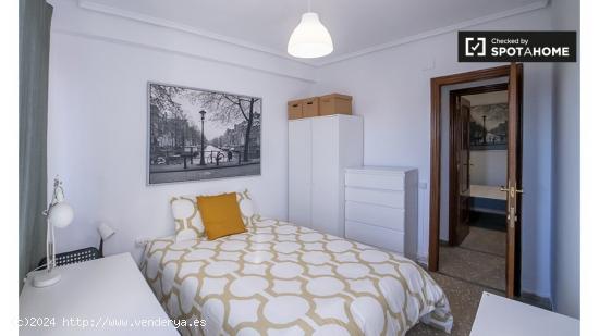 Alquiler de habitaciones en piso de 6 dormitorios en Camins Al Grau, Valencia - VALENCIA