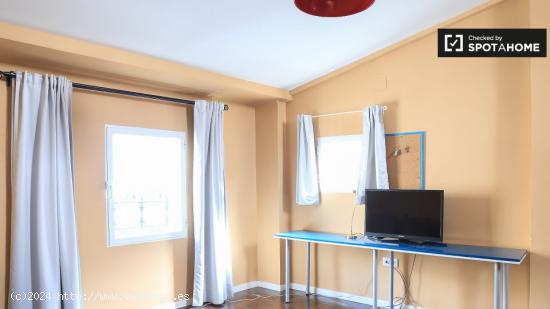 Elegante apartamento de 1 dormitorio con aire acondicionado en alquiler en Madrid Centro, cerca de l