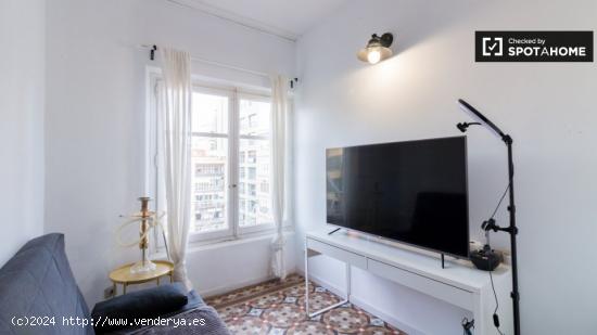 Se alquila habitación en apartamento de 9 dormitorios en el Eixample, Barcelona - BARCELONA