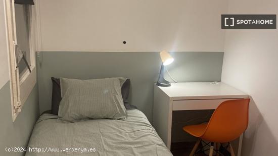 Alquiler de habitaciones en piso de 3 dormitorios en La Vila de Gracia - BARCELONA