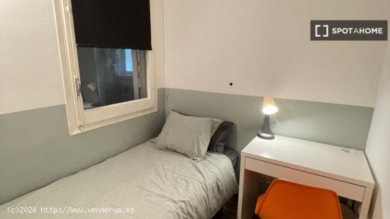 Alquiler de habitaciones en piso de 3 dormitorios en La Vila de Gracia - BARCELONA