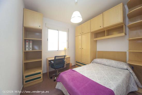  Alquiler de habitaciones en piso de 3 dormitorios para estudiantes en Granada - GRANADA 