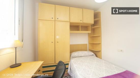 Alquiler de habitaciones en piso de 3 dormitorios para estudiantes en Granada - GRANADA