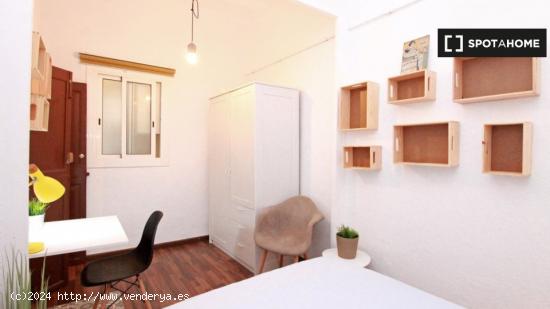 Habitación en piso compartido en barcelona. - BARCELONA