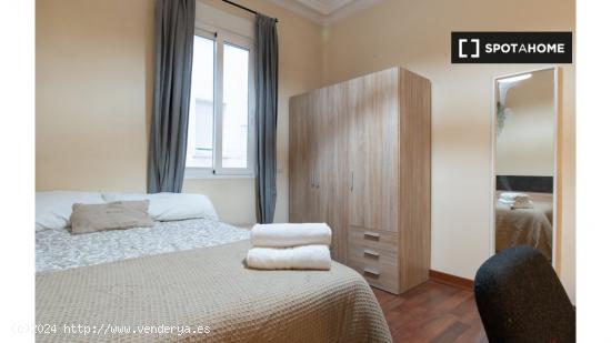 ¡Habitaciones en alquiler en un apartamento de 5 habitaciones en Madrid! - MADRID