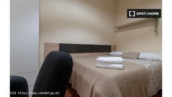 ¡Habitaciones en alquiler en un apartamento de 5 habitaciones en Madrid! - MADRID