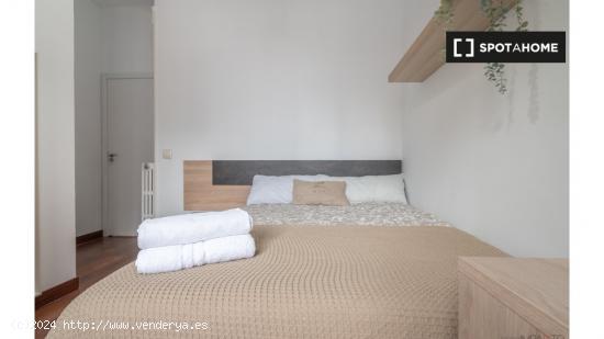 ¡Habitaciones en alquiler en un apartamento de 5 habitaciones en Madrid! - MADRID