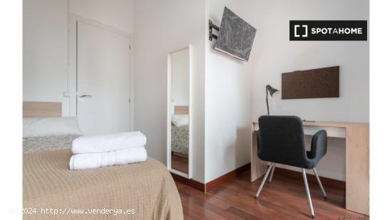 ¡Habitaciones en alquiler en un apartamento de 5 habitaciones en Madrid! - MADRID