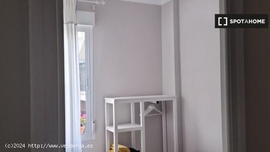 Se alquila habitación en piso de 4 dormitorios en Sant Blai, Alicante - ALICANTE