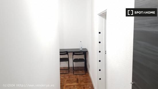 Habitación en piso compartido en madrid. - MADRID