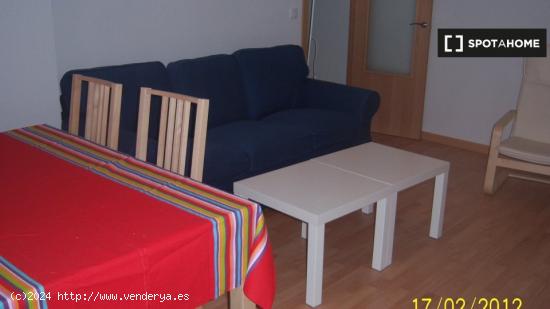 Habitación en piso compartido en Zaragoza - ZARAGOZA