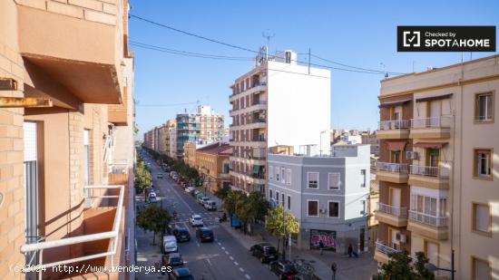 Alquiler de habitaciones en piso de 4 dormitorios en Valencia - VALENCIA