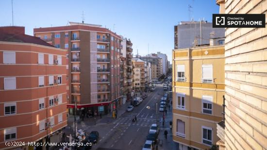 Alquiler de habitaciones en piso de 4 dormitorios en Valencia - VALENCIA