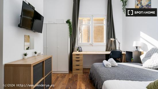 Dormitorio en piso compartido de 4 dormitorios en Barcelona - BARCELONA