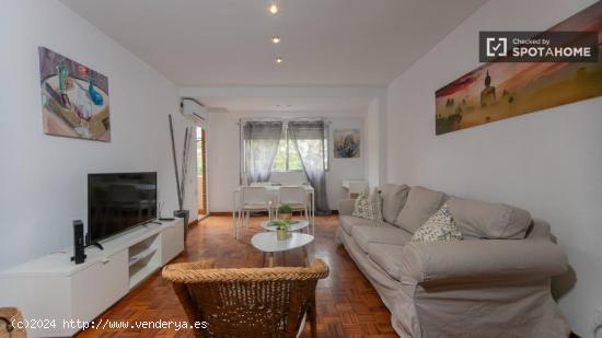 Habitaciones en alquiler en un apartamento de 3 dormitorios cerca de la Universidad Politécnica de 