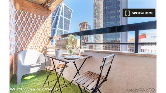 ¡Habitaciones en alquiler en un apartamento de 6 habitaciones en Madrid! - MADRID