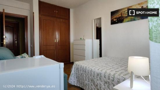 ¡Se alquilan habitaciones en piso de 4 habitaciones en Alcalá de Henares! - MADRID