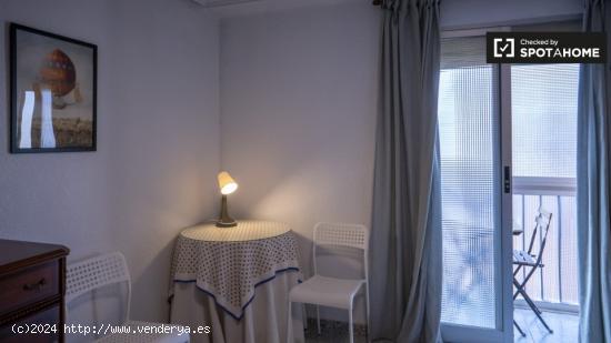 Alquiler de habitaciones en piso de 5 dormitorios en Torrefiel - VALENCIA