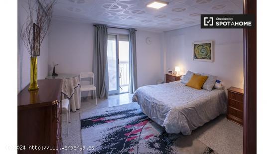 Alquiler de habitaciones en piso de 5 dormitorios en Torrefiel - VALENCIA