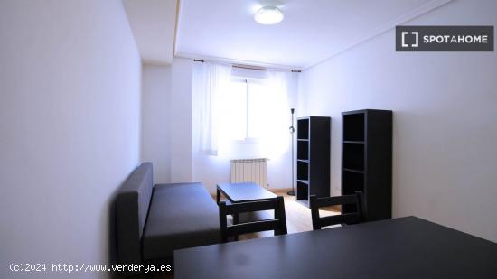 Apartamento de 1 dormitorio en alquiler en Valdeacederas, Madrid - MADRID