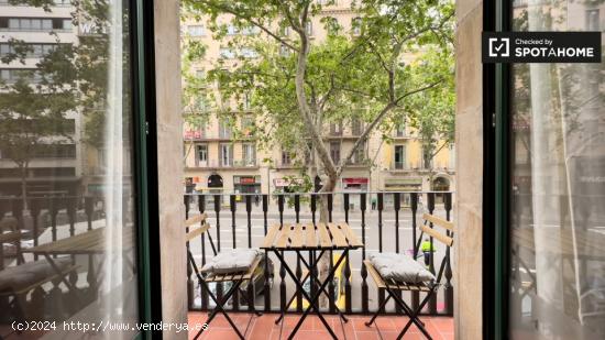 Alquiler de habitaciones en piso de 4 habitaciones en La Dreta De L'Eixample - BARCELONA