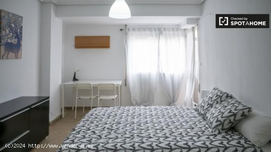 Alquiler de habitaciones en piso de 5 habitaciones en Aiora - VALENCIA