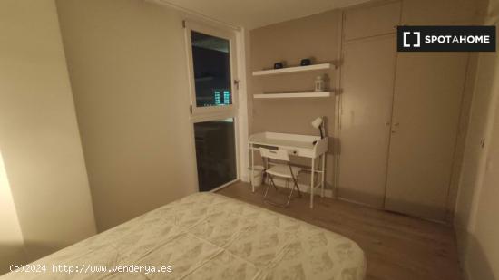 Habitación en piso compartido en barcelona. - BARCELONA