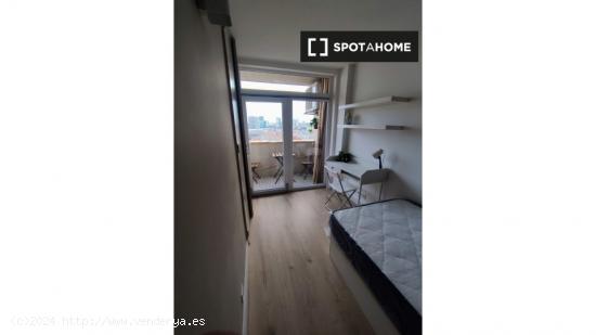 Habitación en piso compartido en barcelona. - BARCELONA