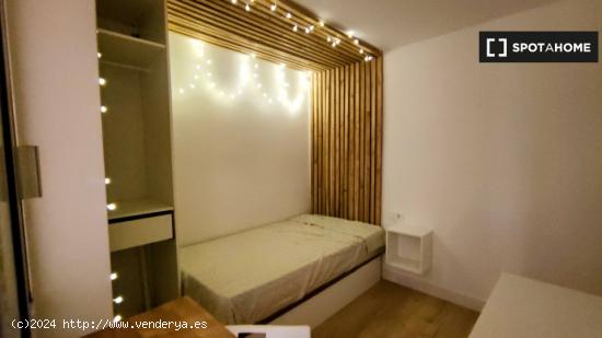 Habitación en piso compartido en barcelona. - BARCELONA