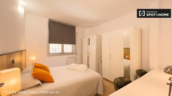 Habitaciones en alquiler en apartamento de 3 dormitorios en El Guinardó. - BARCELONA