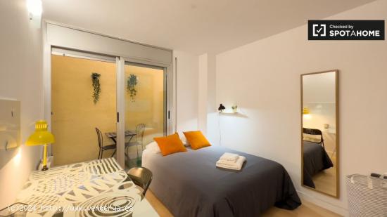 Habitaciones en alquiler en apartamento de 3 dormitorios en El Guinardó. - BARCELONA