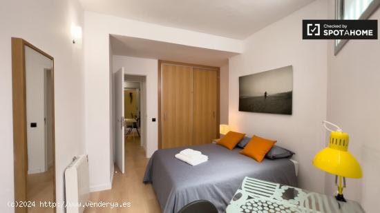 Habitaciones en alquiler en apartamento de 3 dormitorios en El Guinardó. - BARCELONA