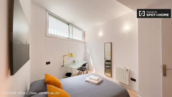 Habitaciones en alquiler en apartamento de 3 dormitorios en El Guinardó. - BARCELONA