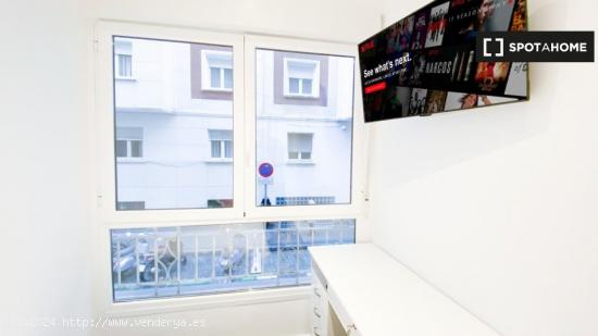 Se alquila habitación en residencia de estudiantes en plaza de España, Madrid - MADRID