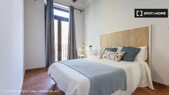 Fantástica habitación doble con balcón privado en Valencia - VALENCIA